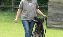 Hundetrainerin Kerstin Stiller mit Schäferhündin Boa bei der Begleithundeprüfung.