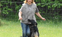 Kerstin Stiller mit Boa begeistert in der Fußübung.